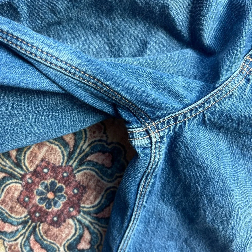 American Eagle Outfitters low rise ultra wide leg strives jeans, EUC, sz 8 short - Picture 6 of 6